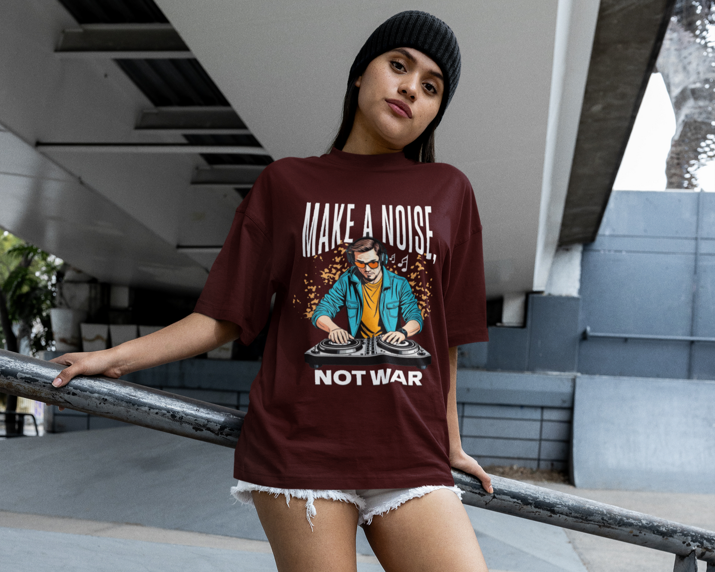 Make a noise, not war Unisex Oversized T-shirt